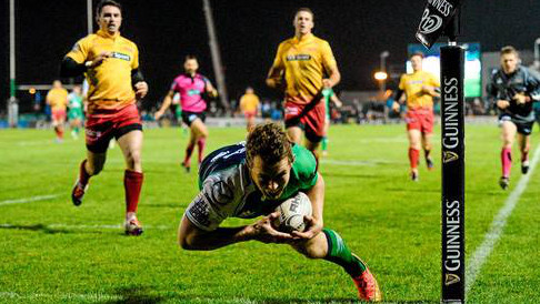 Healy dives over for a try